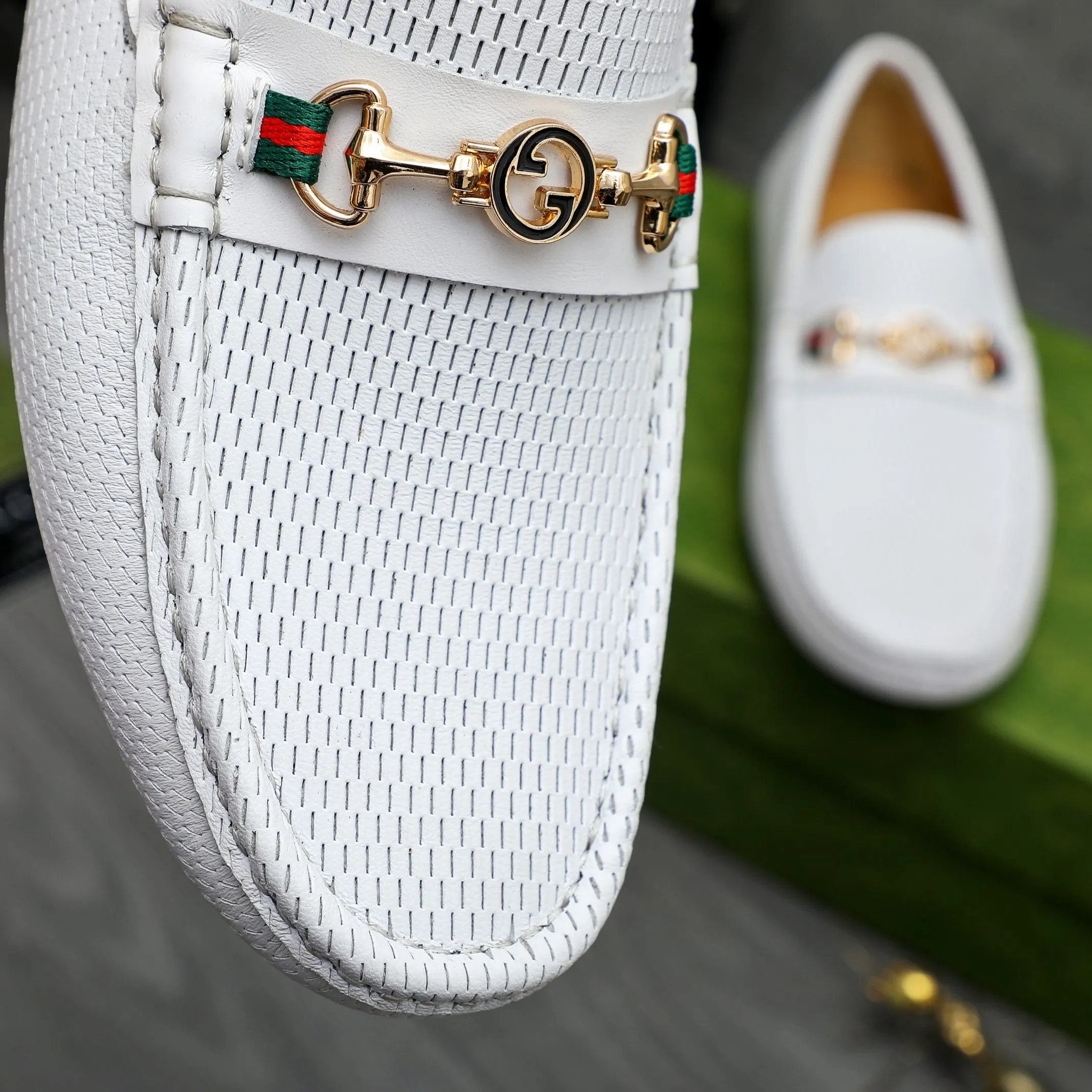 P420 Product trademark: GUCCI (Gucci) casual slip-on men's shoes Regular size: 38-44 Product materials: Selected hollow cowhide upper, sheepskin lining, original rubber outsole